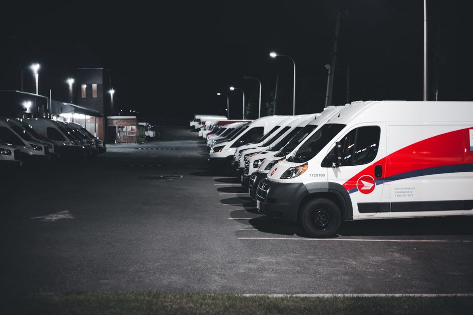 Servisné vozidlo s logom firmy